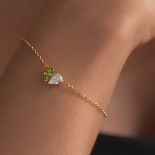 Demi Heart Bracelet, Necklace and Ring in gold with peridot and diamond pear-cut stones, worn on the wrist, neck and hand